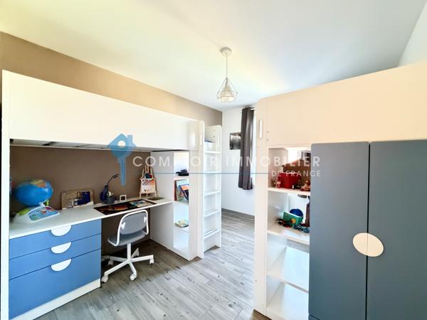 Maison
                                                                                                                                                                                                                                                                                                                        5 pièce(s)                                                                                                                                                                                                          4 chambre(s)                                                                                                                                                                                                          105  m²
