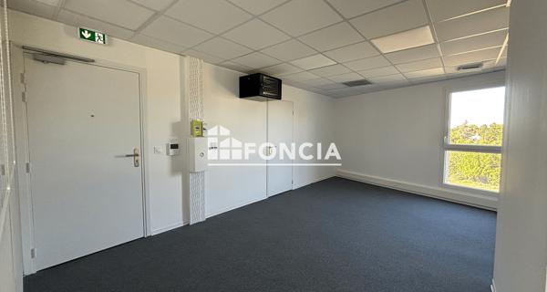 Location Local commercial 3 pièces 65.7 m² - Avignon 84000