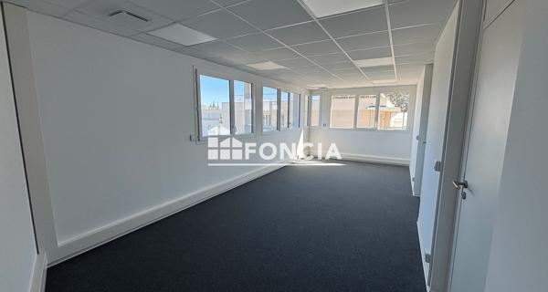 Location Local commercial 3 pièces 65.7 m² - Avignon 84000
