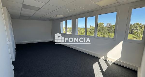 Location Local commercial 3 pièces 65.7 m² - Avignon 84000