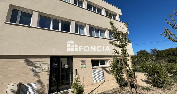 Location Local commercial 3 pièces 65.7 m² - Avignon 84000