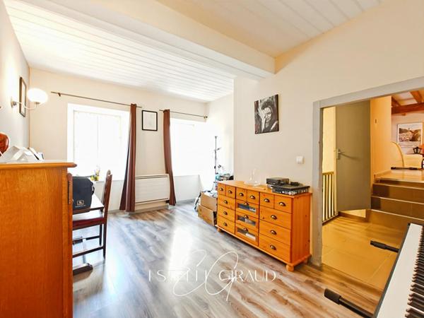 Maison de ville à Trèbes : 4 chambres, grand garage, cour