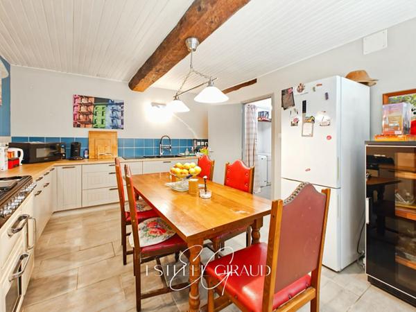 Maison de ville à Trèbes : 4 chambres, grand garage, cour