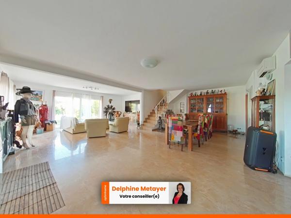 Villa familiale 171 m² + terrain constructible de plus de 1700 m² à Carnoules (Zone UBA)