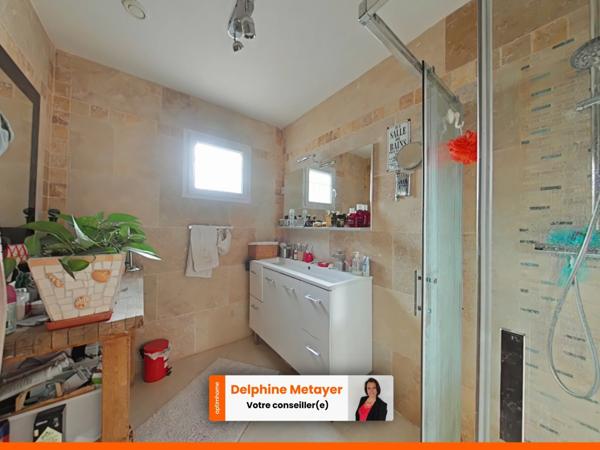 Villa familiale 171 m² + terrain constructible de plus de 1700 m² à Carnoules (Zone UBA)