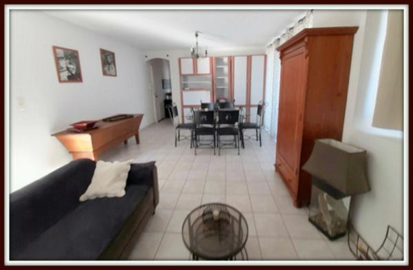 Dpt Bouches du Rhône (13), à louer MARSEILLE 9EME ARRONDISSEMENT appartement T3 de 57m²avec balcons