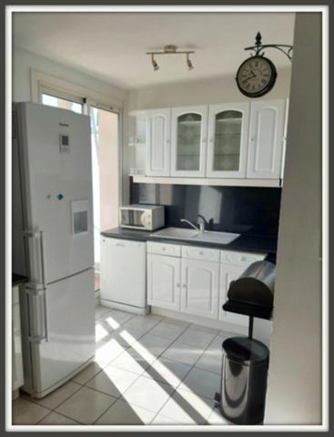 Dpt Bouches du Rhône (13), à louer MARSEILLE 9EME ARRONDISSEMENT appartement T3 de 57m²avec balcons