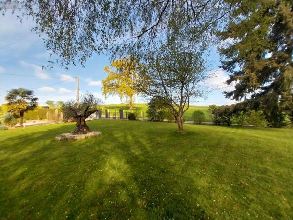 Propriete à vendre à Le Genest-Saint-Isle en Mayenne (53940), ref : 53090-952