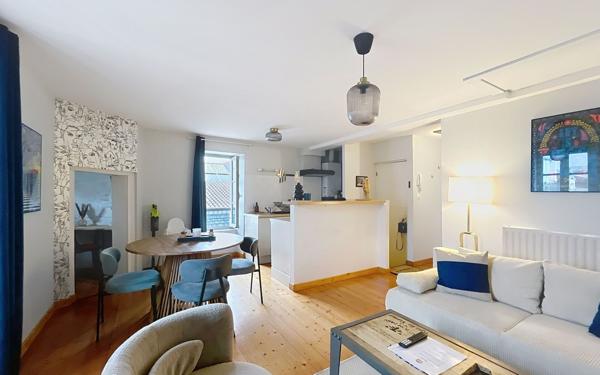 Immeuble à vendre    6 pièces •  La Rochelle