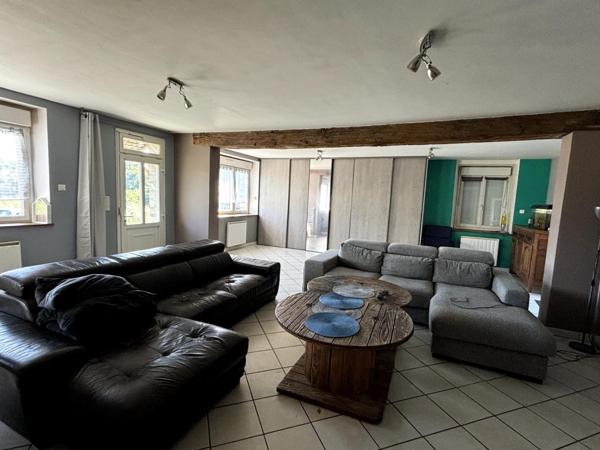 Longèrent en pierre avec dépendances et hangars