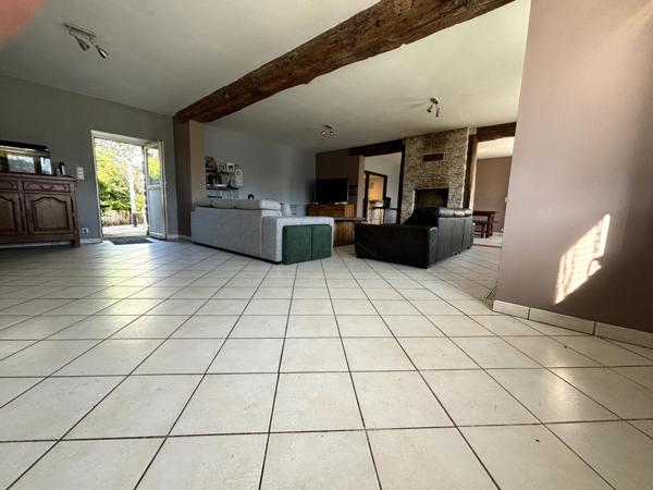 Longèrent en pierre avec dépendances et hangars