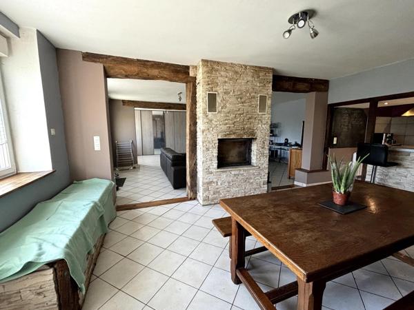 Longèrent en pierre avec dépendances et hangars