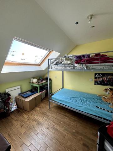 Longèrent en pierre avec dépendances et hangars