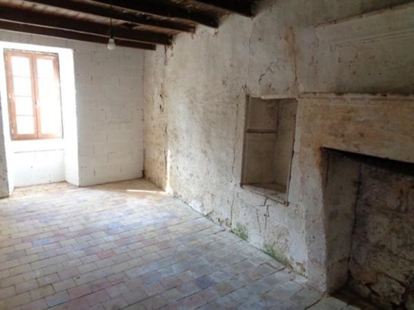 15 mn Angoulême Gare, ancien Corps de Ferme à réhabiliter au sud le l'agglomération.
