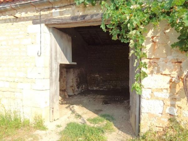 15 mn Angoulême Gare, ancien Corps de Ferme à réhabiliter au sud le l'agglomération.