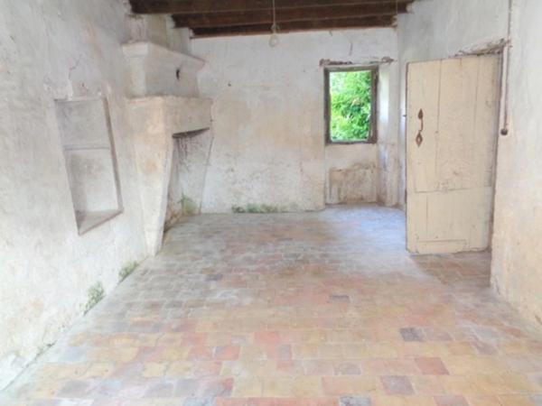 15 mn Angoulême Gare, ancien Corps de Ferme à réhabiliter au sud le l'agglomération.