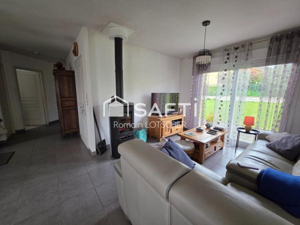 Maison de plain pied sur sous sol avec piscine