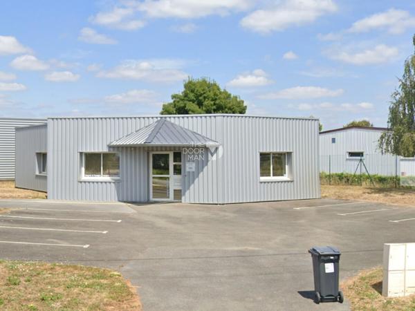 Bureau - À vendre - 184 m² - LAVAL | The Door Man