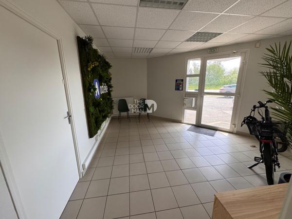 Bureau - À vendre - 184 m² - LAVAL | The Door Man