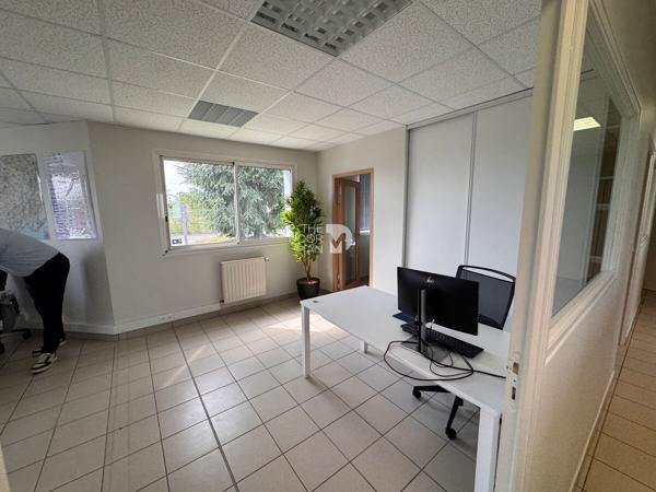 Bureau - À vendre - 184 m² - LAVAL | The Door Man