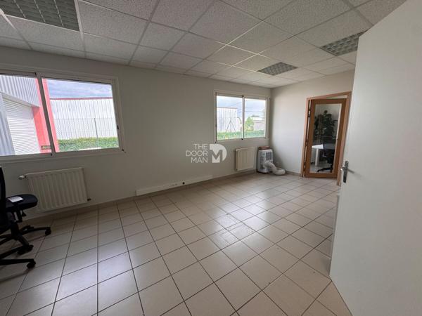 Bureau - À vendre - 184 m² - LAVAL | The Door Man