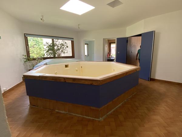 Commerce à vendre à Montignac (24290) - Dordogne