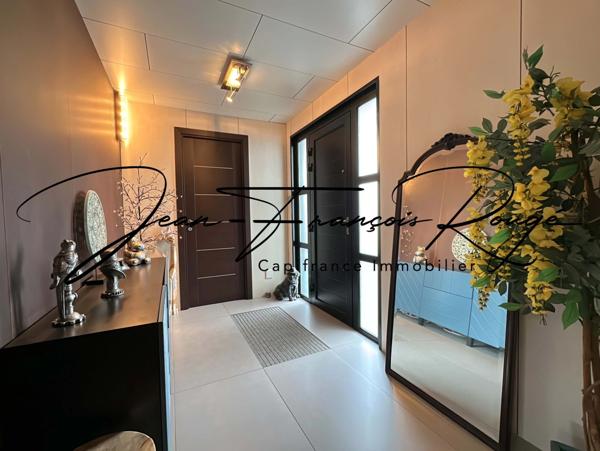 AGON-COUTAINVILLE, à 600 mètres de la plage, superbe maison d'architecte construite en 2007 d'une surface de 320 m², avec piscine !!!