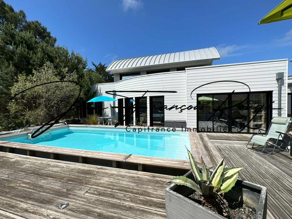 AGON-COUTAINVILLE, à 600 mètres de la plage, superbe maison d'architecte construite en 2007 d'une surface de 320 m², avec piscine !!!