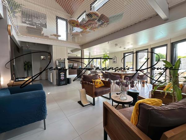 AGON-COUTAINVILLE, à 600 mètres de la plage, superbe maison d'architecte construite en 2007 d'une surface de 320 m², avec piscine !!!