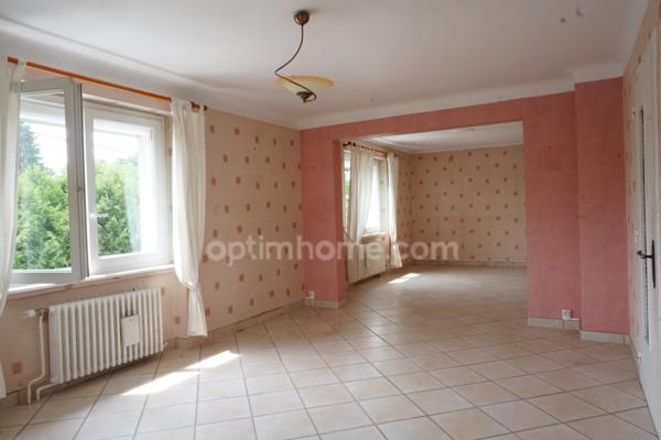 Maison de 143 m², 6 pièces à LURE sur joli terrain clos