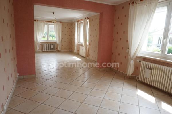 Maison de 143 m², 6 pièces à LURE sur joli terrain clos