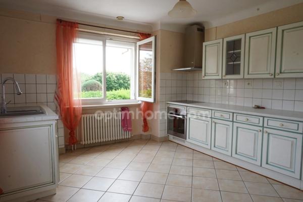 Maison de 143 m², 6 pièces à LURE sur joli terrain clos