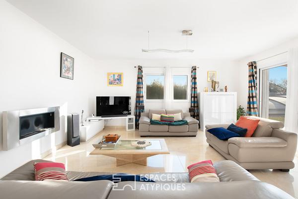 Villa avec piscine dans un quartier prisé