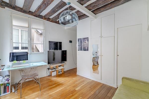 Hôtel de Ville / Beaubourg - Studio bien aménagé au calme sur cour