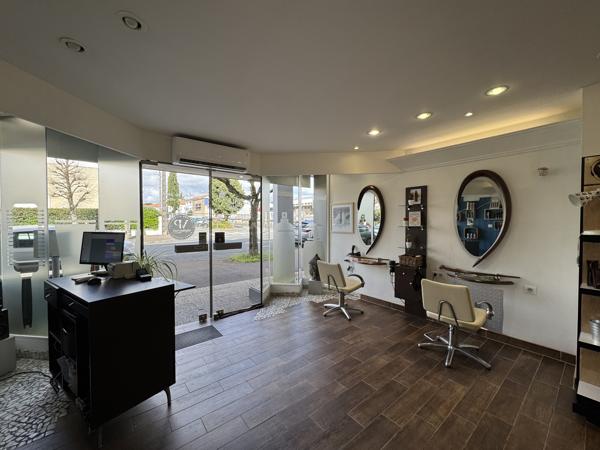 Local commercial
                                                                                                                                                                                                                                                                                                                                                                                                                                            42.7  m²