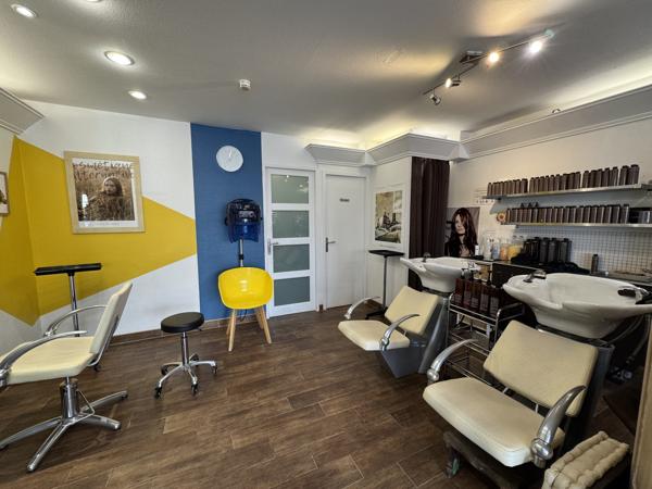 Local commercial
                                                                                                                                                                                                                                                                                                                                                                                                                                            42.7  m²