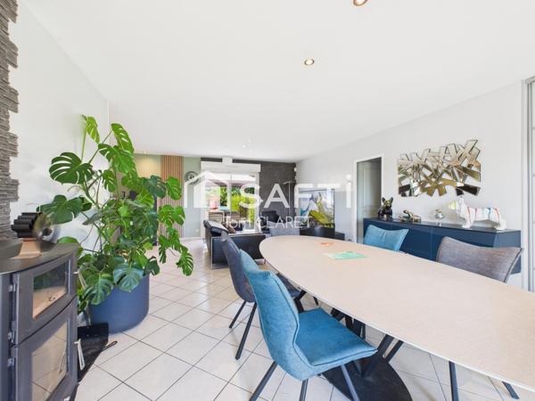 Maison plain-pied avec 4 chambres et piscine