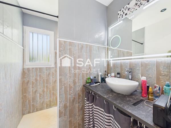 Maison plain-pied avec 4 chambres et piscine