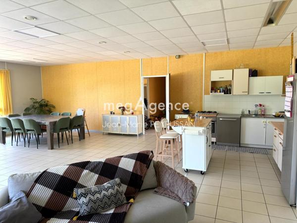 Maison à COURCITE, 53700 - 5 pièces 176m²