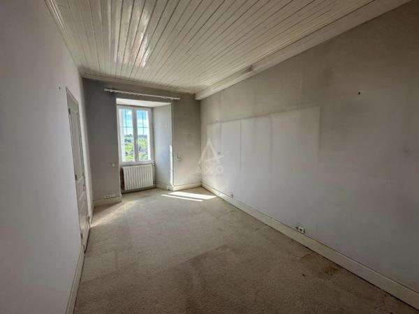 Maison en pierre au cur du village Médiéval