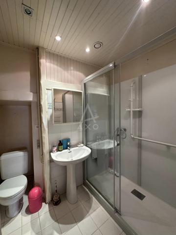 Maison en pierre au cur du village Médiéval