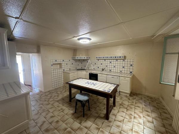 Maison en pierre au cur du village Médiéval