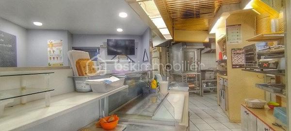 Local d activites de 100 m²