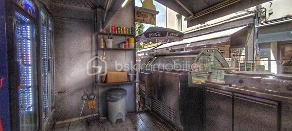 Local d activites de 100 m²