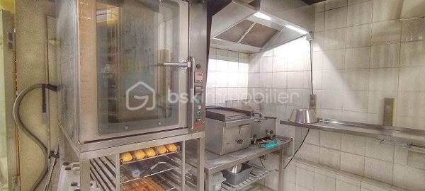 Local d activites de 100 m²