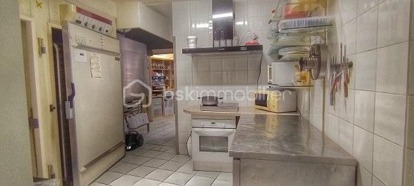 Local d activites de 100 m²