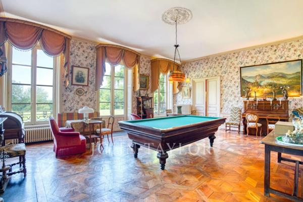 Vaste domaine et dépendances, 1 400 m² dans un parc de 70 903 m²