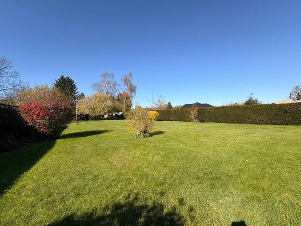 Maison familiale avec grand jardin et dépendances – Raismes