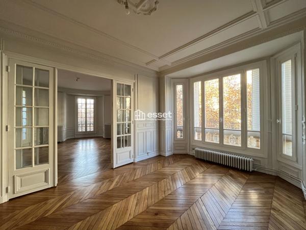 Location Appartement 5 pièces 127 m² - Paris 75017