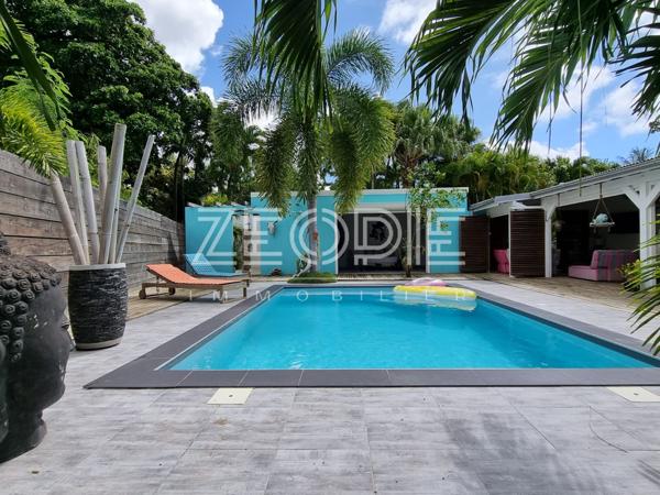 Saint-François (97118) Villa de 120m² environ sur un terrain de 1100m² avec piscine.